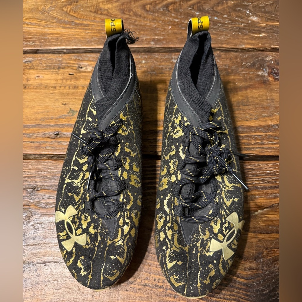 Under Armour football cleats. Black and gold. Men’s size 11.5. Gently used.